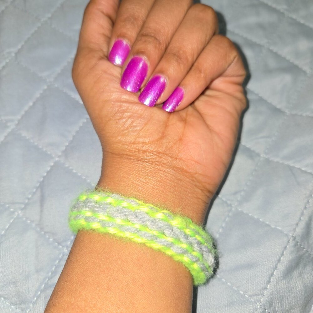 Handmade Crochet Bracelet — Two-Color Twist 🧵💫